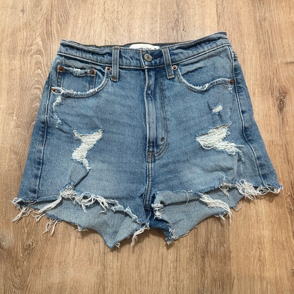 Abercrombie & Fitch |‎ Curve Love High Rise Distressed Denim Mom Shorts, 25/0